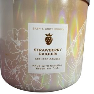 Bath & Body Works STRAWBERRY DAIQUIRI 3 wick Candle 14.5 oz.‎ Farmhouse Cottage
